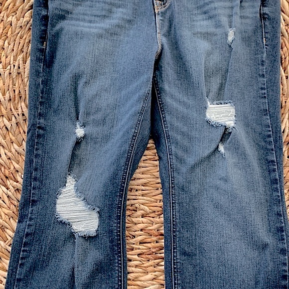 Torrid Destructed Bombshell Straight 16 X-Short - Picture 6 of 16